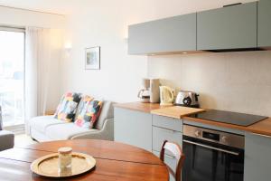 Renovated studio with quiet balcony