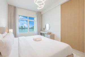 Vacationer Holiday Homes I Elegant 1 Bed l Sea Views l on The Palm with Private Beach