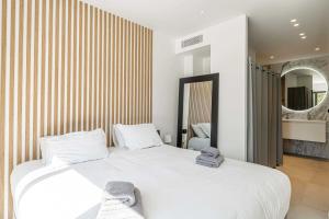 Modern Villa with Heated Pool and Garden