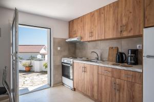 Katerina Horizon Apartments by Konnect - 1,8km from Ipsos beach