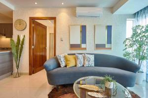 ®{The~Unique~Experience} close to Colonial Zone