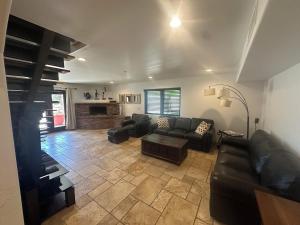 Spacious 5-bedroom farmhouse in Laveen with AC