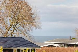 Vacation Home With Sea Views - 200m From Beach