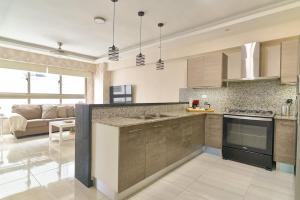 ®{The~Centric~Hub} @Downtown SD PoolGymOffice