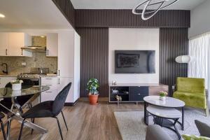 ®{The~Refa’s~Suite} @Downtown SDQ PoolGym