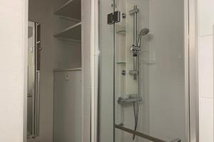 Sea view flat with pool & parking in Six-Fours