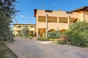 Holiday Sun Puegnago | Terrace & Pool - Happy Rentals