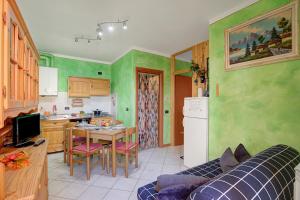 Holiday Sun Puegnago | Terrace & Pool - Happy Rentals