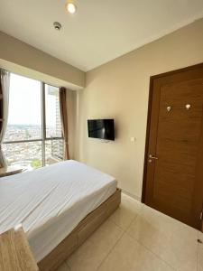 TAMAN ANGGREK MaLL CONNECTED 2 BEDROOM FLAT SUPER COMFORTABLE NEW FURNITURE LUXURIOUS BUILDING TAMAN ANGGREK RESIDENCE APARTMENT