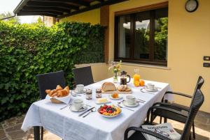 Memys House by Desenzanoloft with garden and mini pool