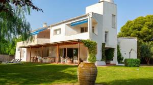 Villa Abu Lita 3 minutos andando playa Renovada Piscina y Jardin XXL Autentico lujo