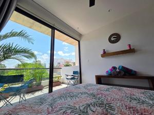 Stunning New Apartment, steps from the beach