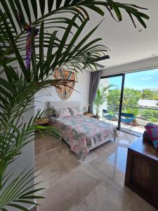 Stunning New Apartment, steps from the beach