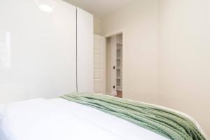 Salamanca District – Retiro Park & Movistar Arena