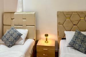 Cosy apartment steps from shore & public transport