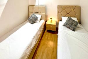 Cosy apartment steps from shore & public transport