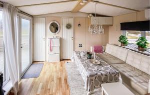 3 Bedroom Stunning Home In Färjestaden