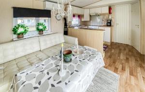 3 Bedroom Stunning Home In Färjestaden