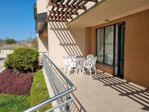 Apartment B022 with a large terrace and direct access to the sea