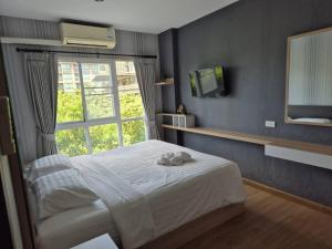Cozy apartment Ao Nang - 1 bedroom 1 bathroom living room and kitchinette