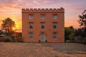 Elegy House - 18th century Manor Home