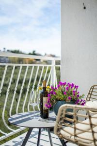 Mary of Mira - FREE Parking - 2BD - SELF CHECK IN