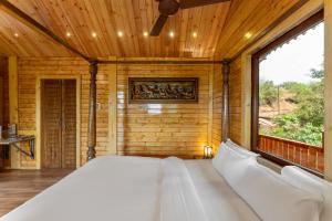 SaffronStays Love Nest