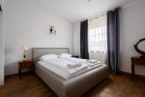 Large Victus Apartment in Sopot with 2 Terraces Parking and Bathtub by Noclegi Renters