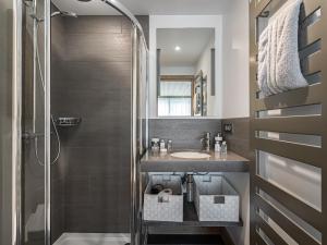 Chalet de luxe avec piscine et spa à Courchevel - FR-1-568-6