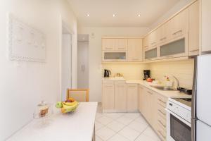 Renovated comfy apartment near Athens Airport