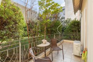 Renovated comfy apartment near Athens Airport