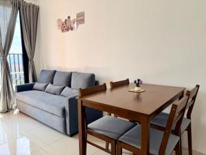 Piccadilly Greentown Ipoh ,2 Bedroom 4-5 pax , private parking, wifi , pool & gym