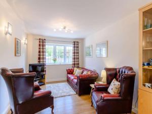 3 Bed in Stepaside oc-fb047