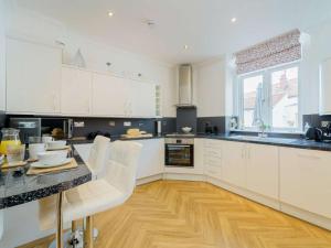 1 Bed in Llandudno oc-83621