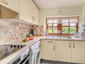 2 Bed in Haverfordwest oc-94123