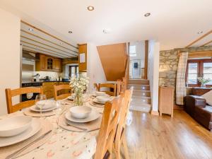 3 Bed in Tenby oc-91524