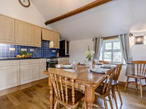 4 Bed in Conwy oc-95386