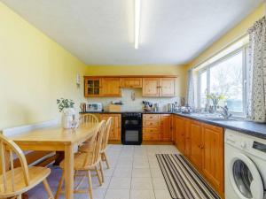 3 Bed in Swansea oc-72846