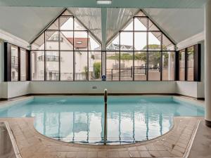 2 Bed in Tenby oc-fb032
