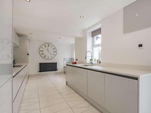 4 Bed in Conwy oc-86040