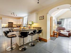 3 Bed in Aberaeron oc-86578