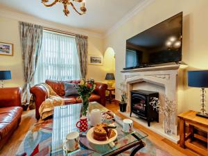 3 Bed in Aberaeron oc-86578