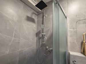 Modern Attic Apt in Old Town | TV | Washer & Dryer