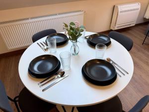 Modern Attic Apt in Old Town | TV | Washer & Dryer