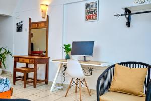 The Chillspot 2 with Beachfront, AC, Restaurant and Gym