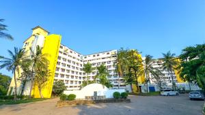 The Chillspot 2 with Beachfront, AC, Restaurant and Gym