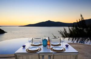 The White Collection - Villa Sky