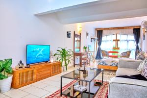 The Chillspot 2 with Beachfront, AC, Restaurant and Gym
