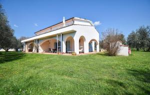 Amazing Apartment In Pescia Romana With Wifi