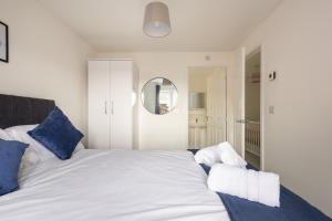 Modern 3 Bed Derby Home with Free Parking